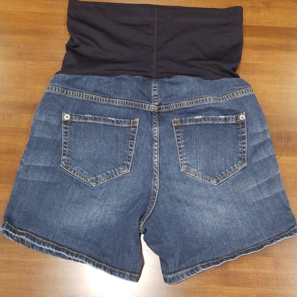 Liz Lange Maternity shorts, size S/P - Picture 2 of 3